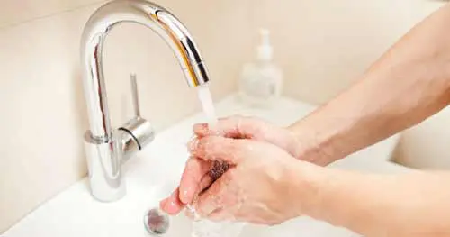 lavado de manos en un telo
